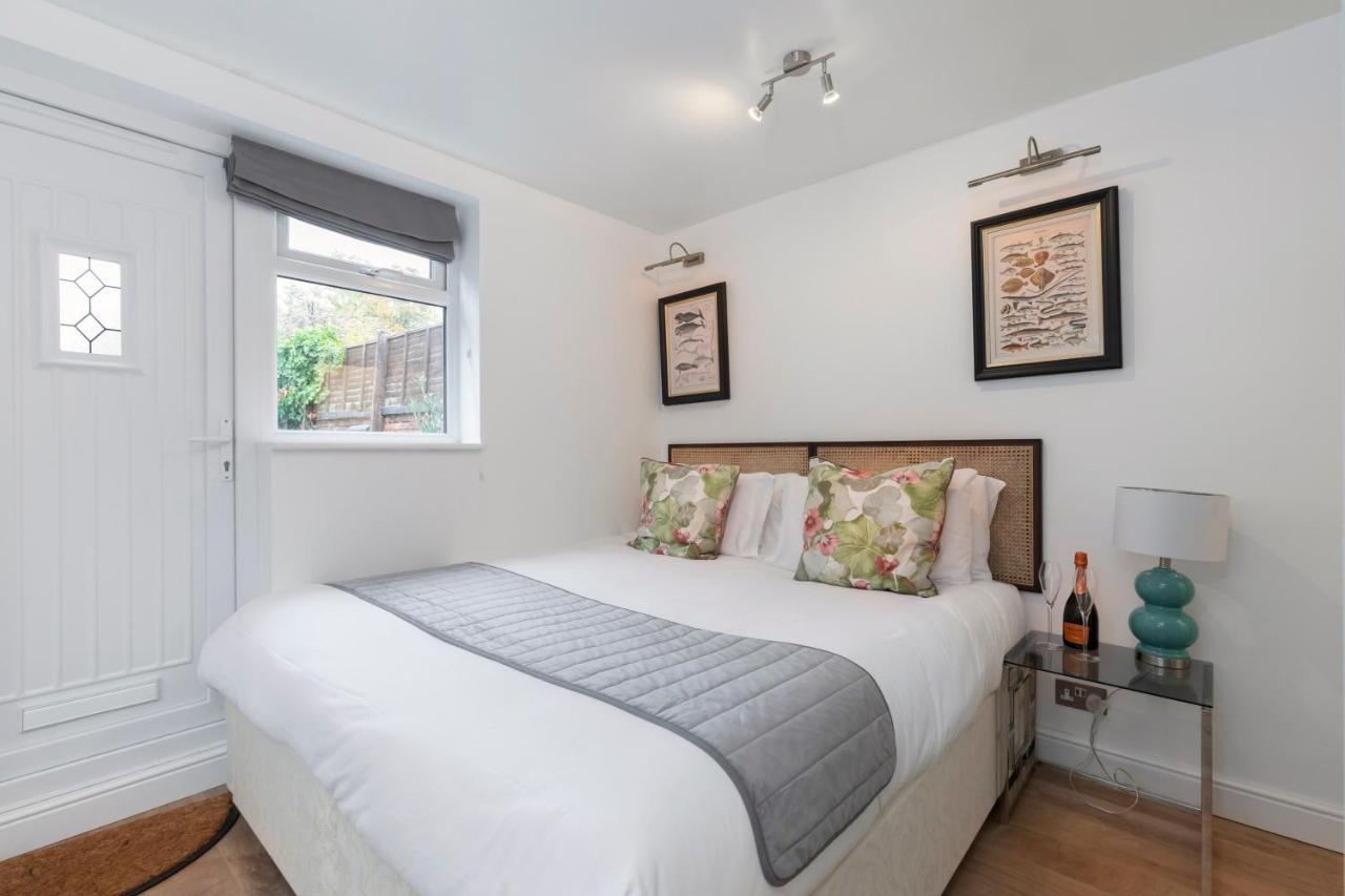 Modern Self Contained Studio Home Cheltenham Exterior photo
