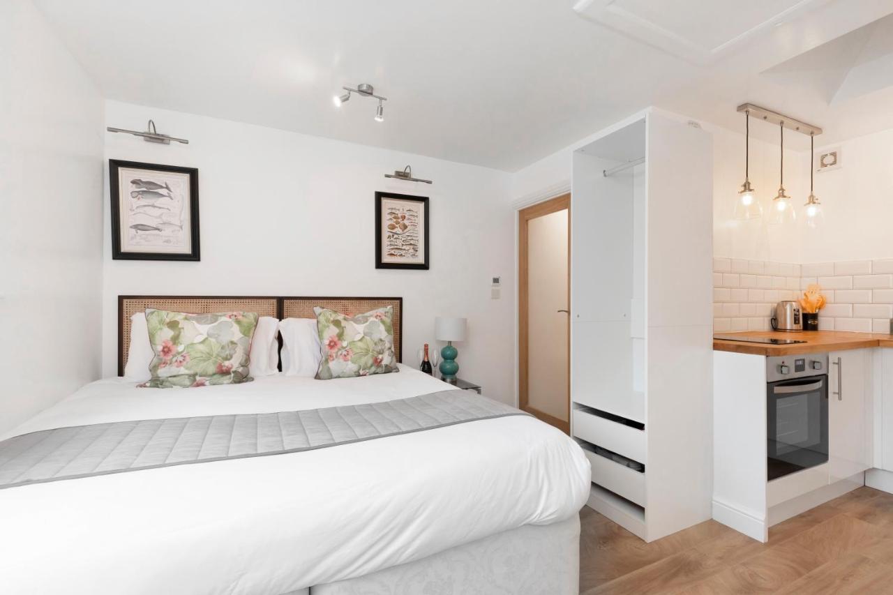 Modern Self Contained Studio Home Cheltenham Exterior photo