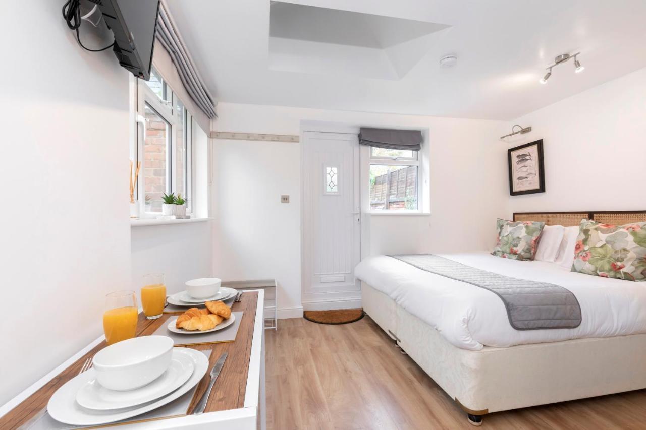 Modern Self Contained Studio Home Cheltenham Exterior photo