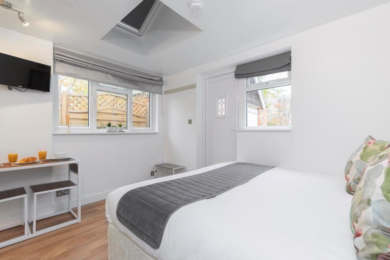 Modern Self Contained Studio Home Cheltenham Exterior photo
