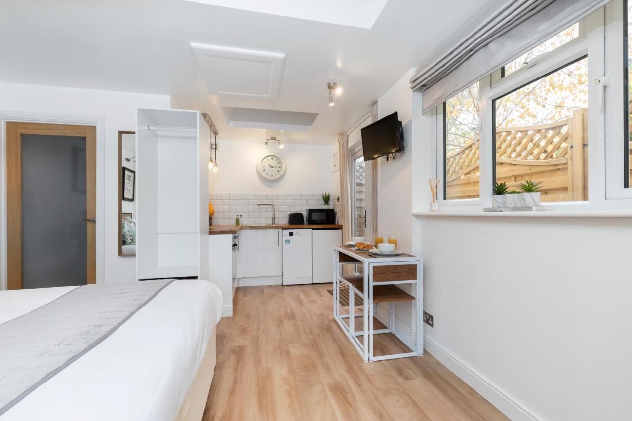 Modern Self Contained Studio Home Cheltenham Exterior photo