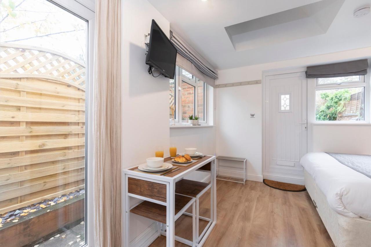 Modern Self Contained Studio Home Cheltenham Exterior photo