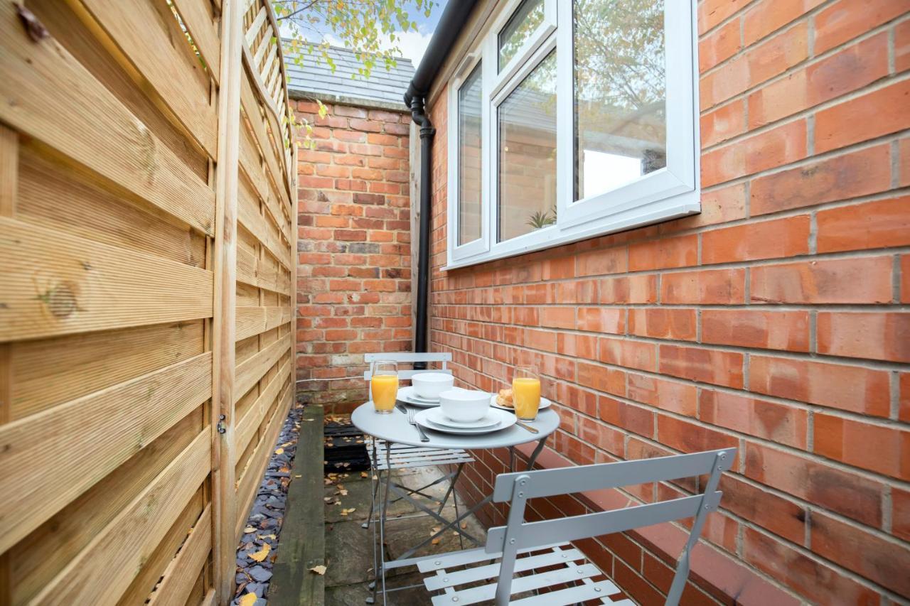 Modern Self Contained Studio Home Cheltenham Exterior photo